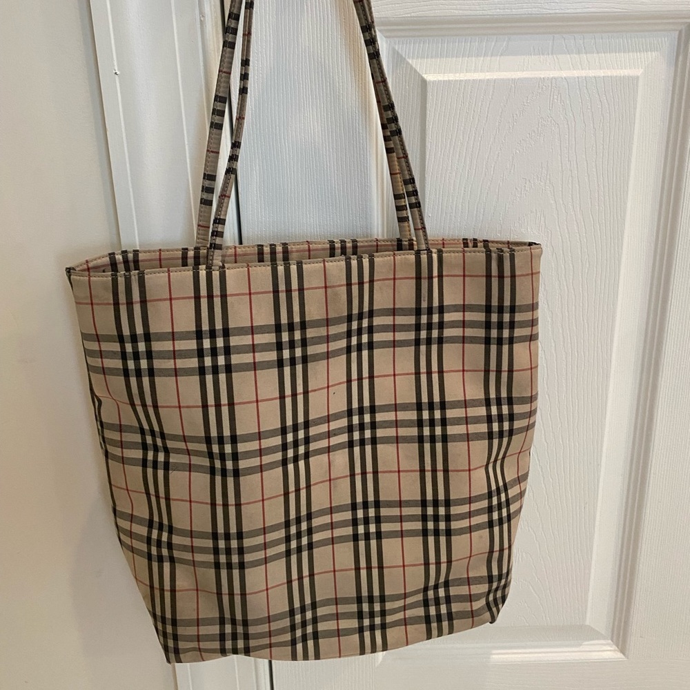 Well loved Burberry shoulder bag